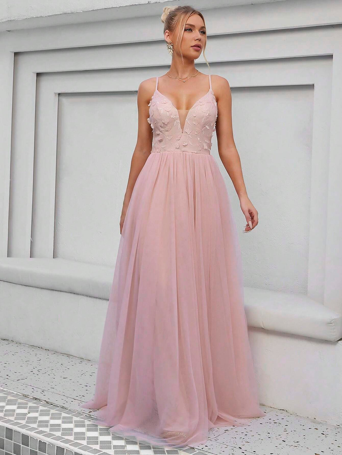 Floral Appliques Mesh Overlay Cami Wedding Dress Elegant Bridal Dress,Bride Spring
