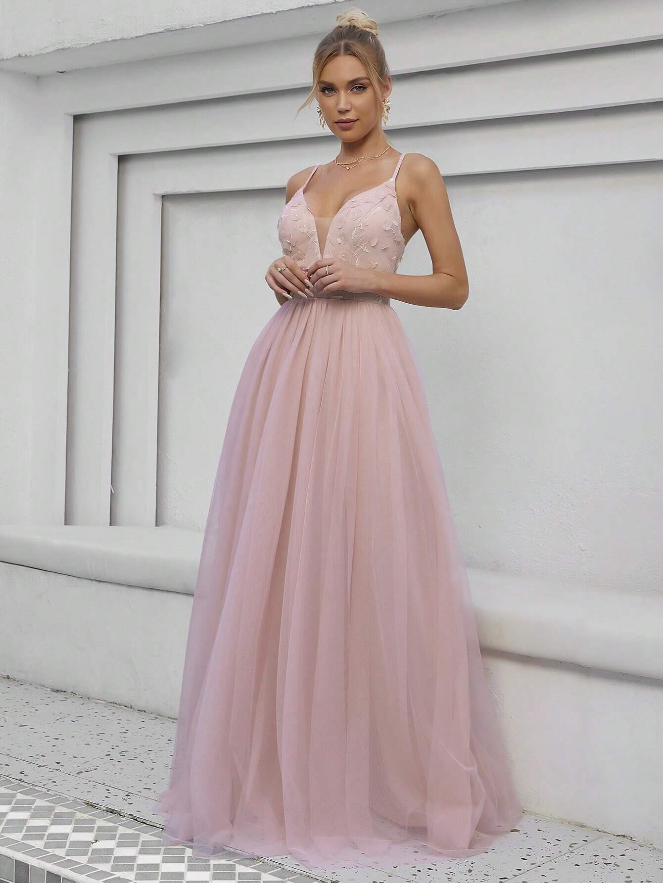 Floral Appliques Mesh Overlay Cami Wedding Dress Elegant Bridal Dress,Bride Spring