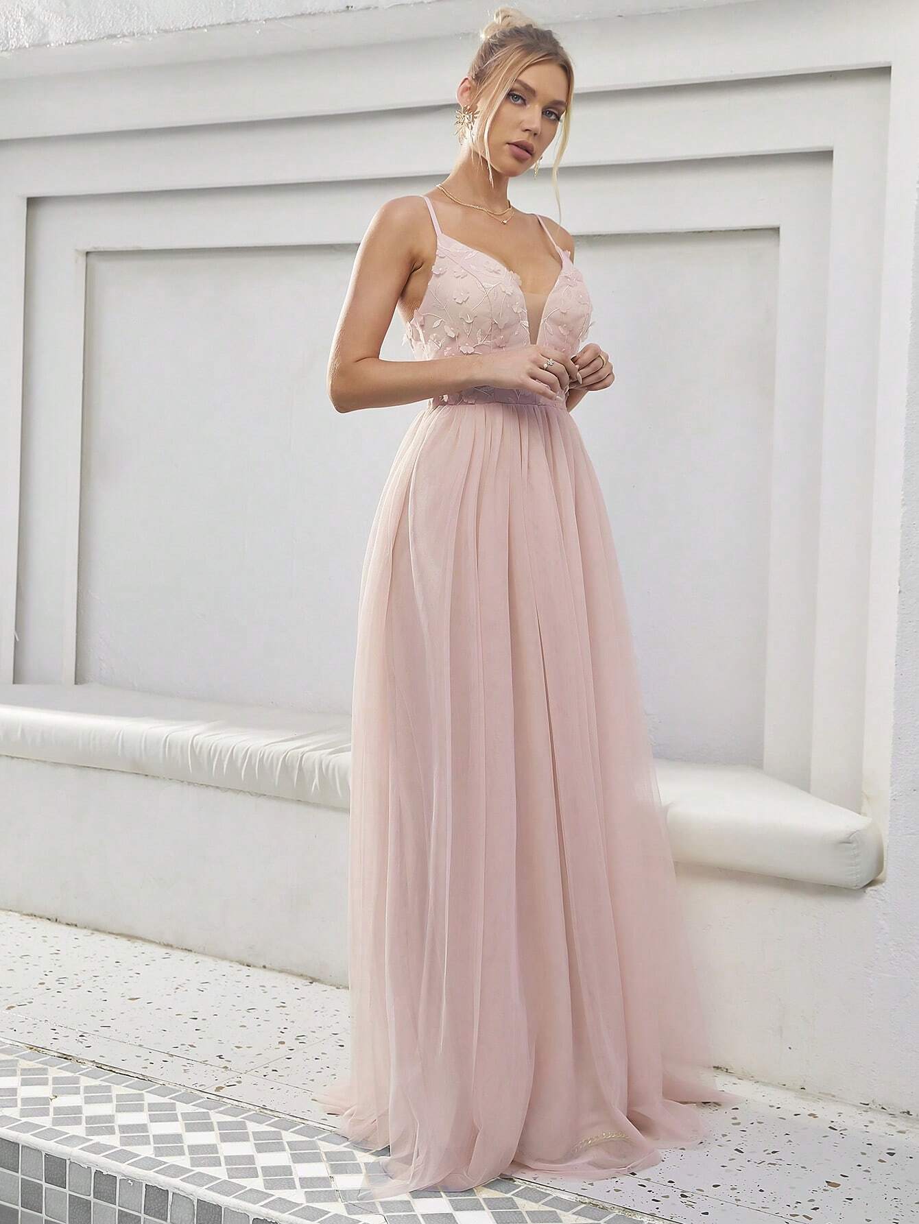 Floral Appliques Mesh Overlay Cami Wedding Dress Elegant Bridal Dress,Bride Spring