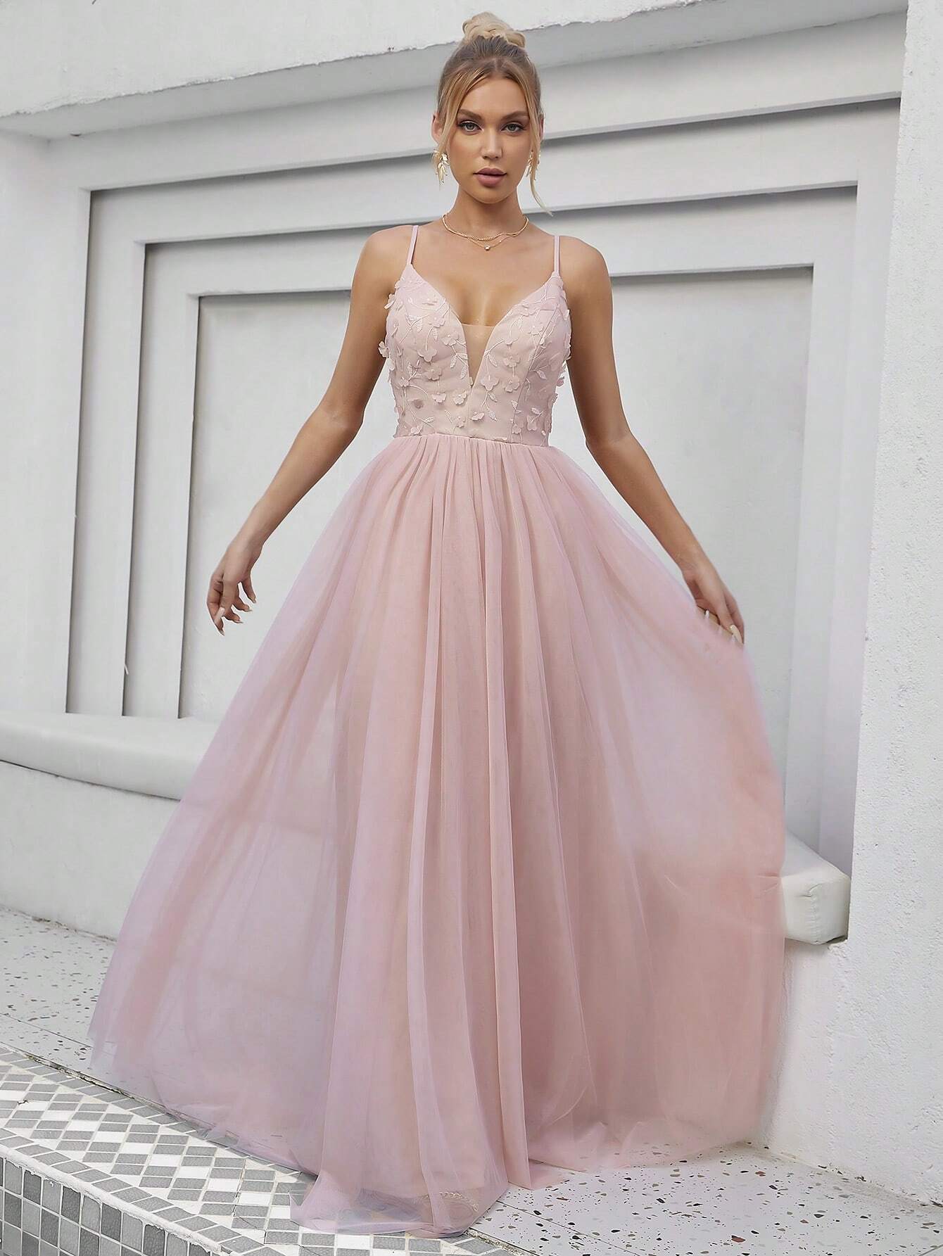 Floral Appliques Mesh Overlay Cami Wedding Dress Elegant Bridal Dress,Bride Spring