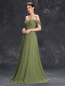 Sweetheart Style With Pleated Chest And Waist Parting, Wearing A Long Chiffon Dress