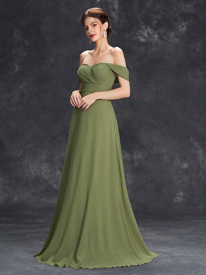 Sweetheart Style With Pleated Chest And Waist Parting, Wearing A Long Chiffon Dress
