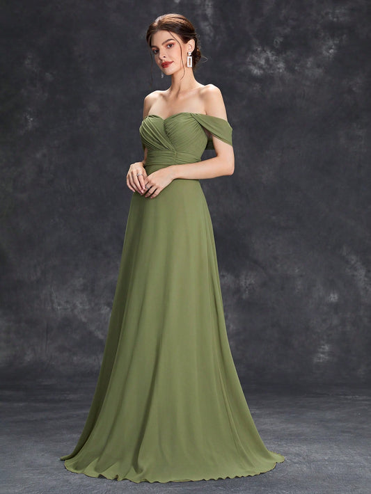 Sweetheart Style With Pleated Chest And Waist Parting, Wearing A Long Chiffon Dress