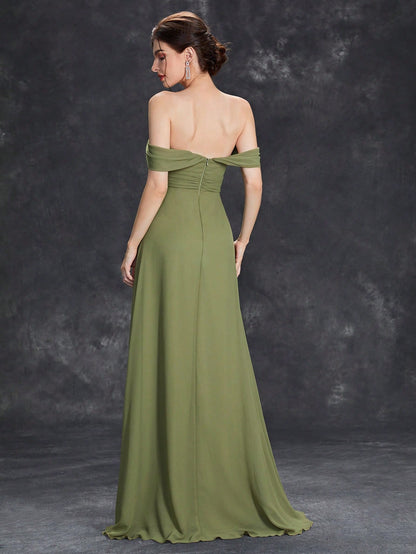 Sweetheart Style With Pleated Chest And Waist Parting, Wearing A Long Chiffon Dress