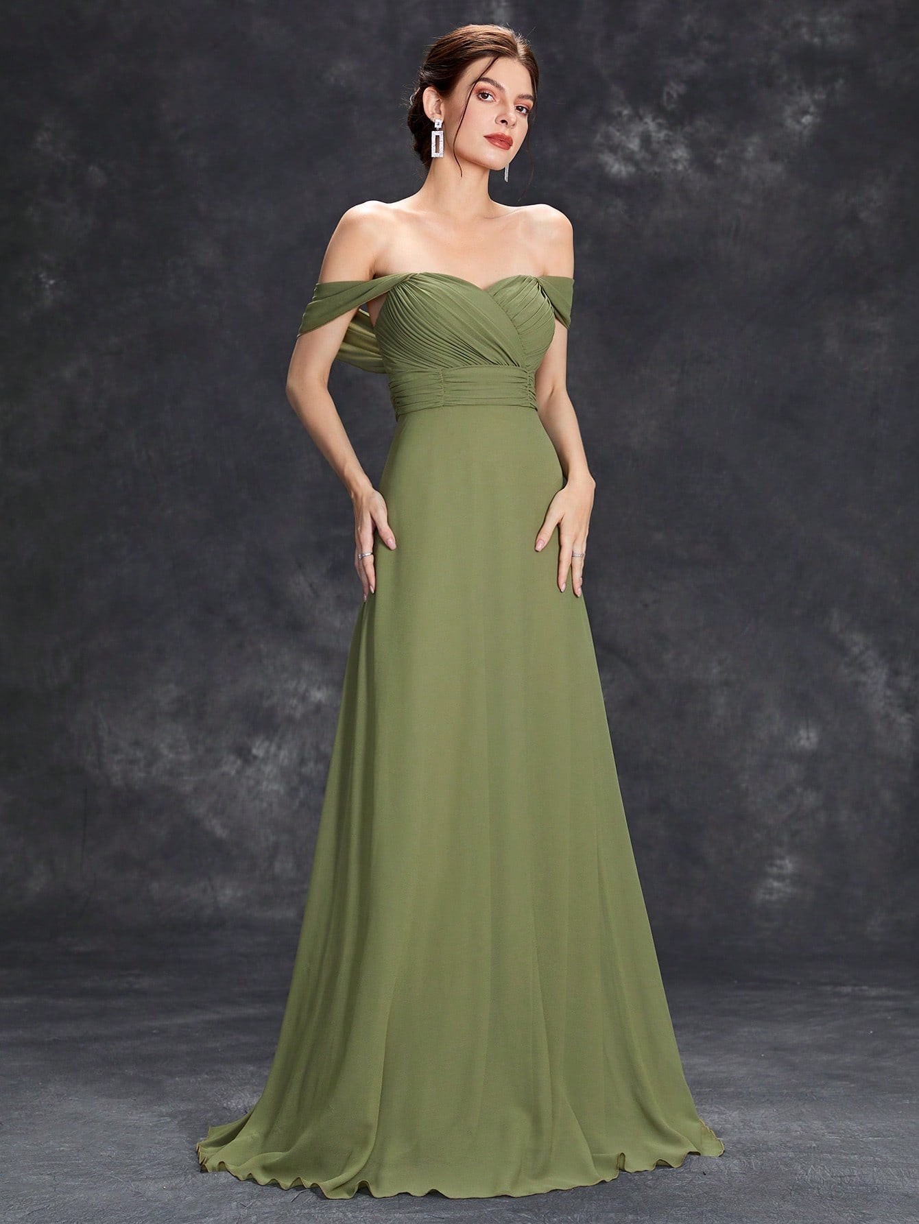 Sweetheart Style With Pleated Chest And Waist Parting, Wearing A Long Chiffon Dress