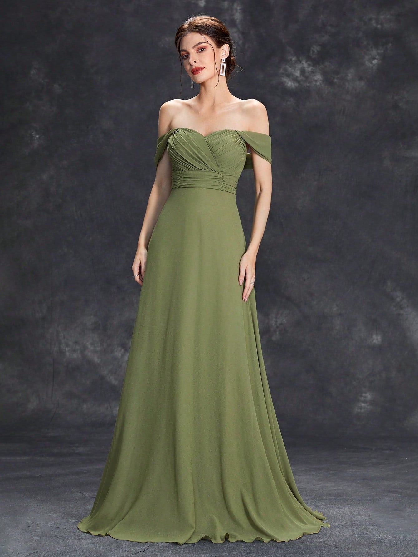 Sweetheart Style With Pleated Chest And Waist Parting, Wearing A Long Chiffon Dress