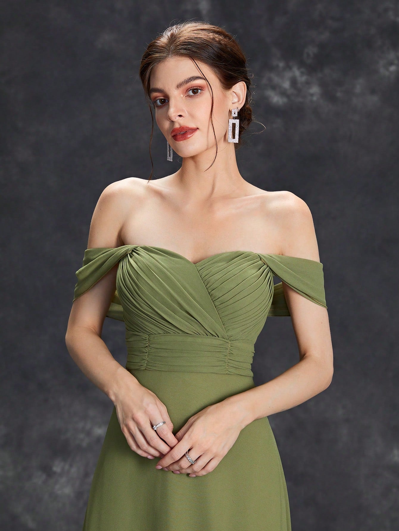 Sweetheart Style With Pleated Chest And Waist Parting, Wearing A Long Chiffon Dress