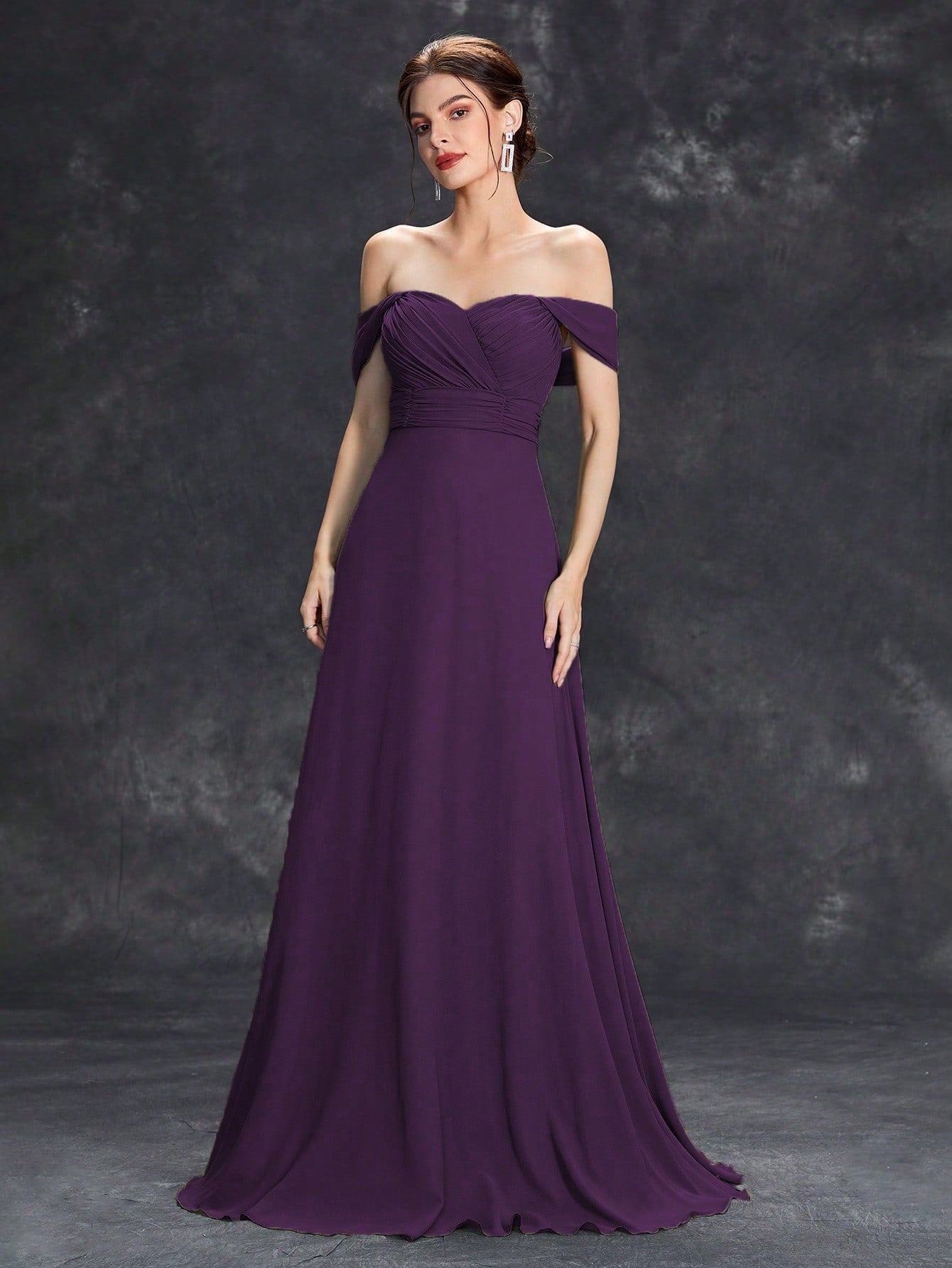 Sweetheart Style With Pleated Chest And Waist Parting, Wearing A Long Chiffon Dress