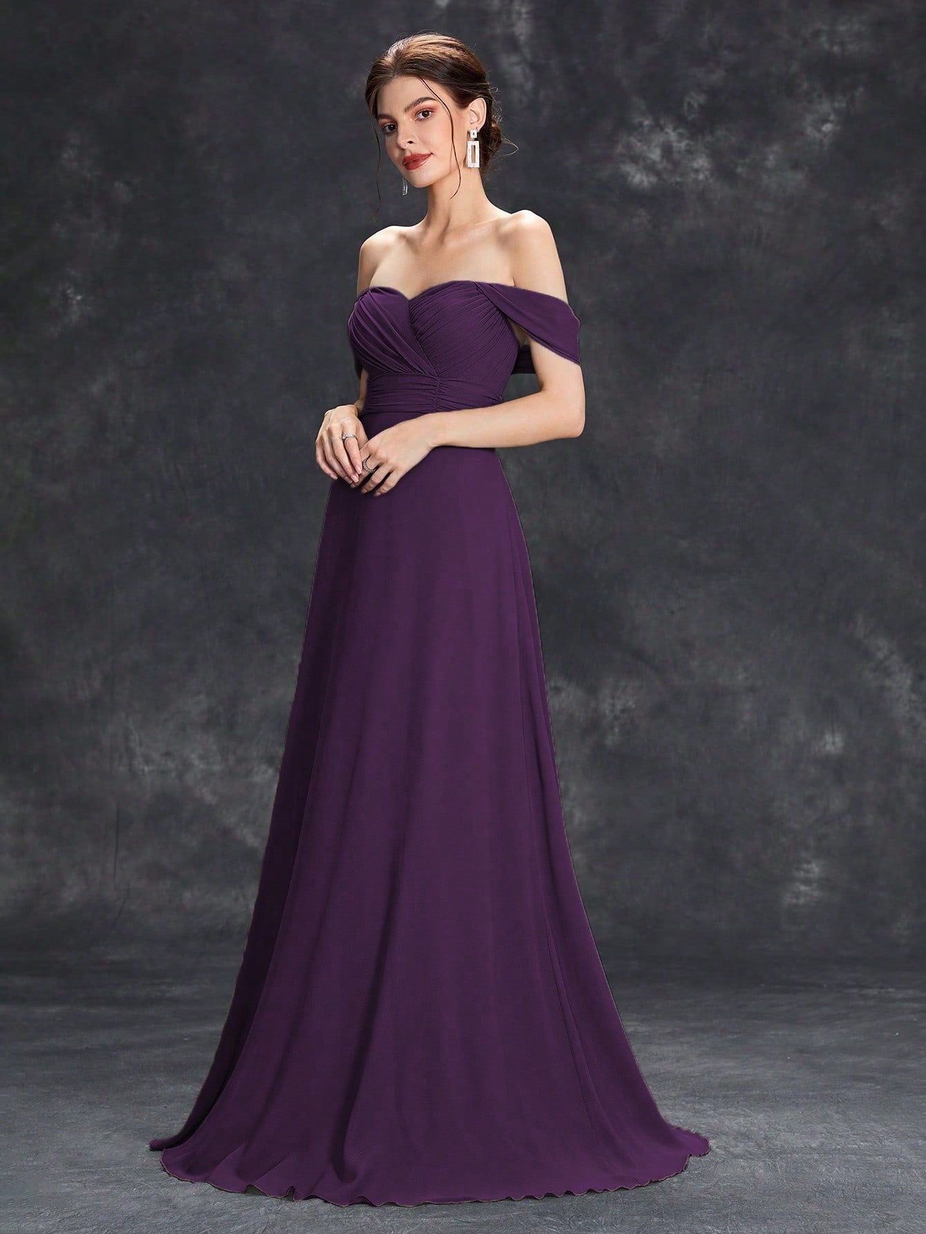 Sweetheart Style With Pleated Chest And Waist Parting, Wearing A Long Chiffon Dress
