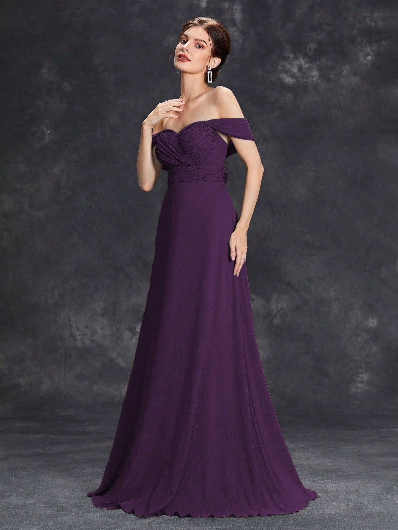Sweetheart Style With Pleated Chest And Waist Parting, Wearing A Long Chiffon Dress