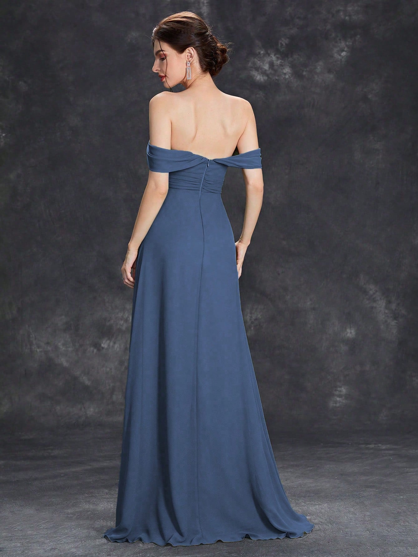 Sweetheart Style With Pleated Chest And Waist Parting, Wearing A Long Chiffon Dress