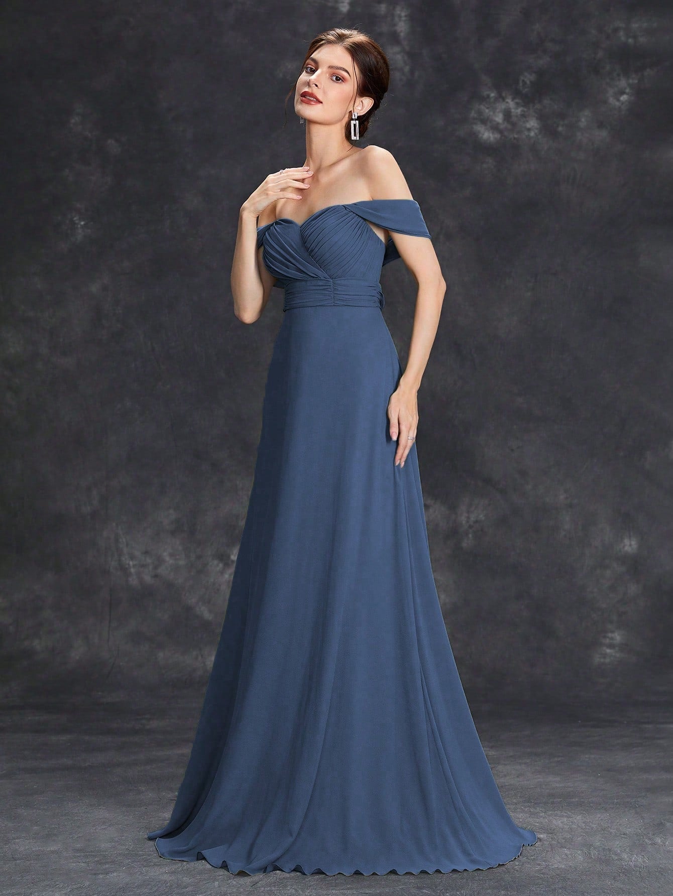 Sweetheart Style With Pleated Chest And Waist Parting, Wearing A Long Chiffon Dress