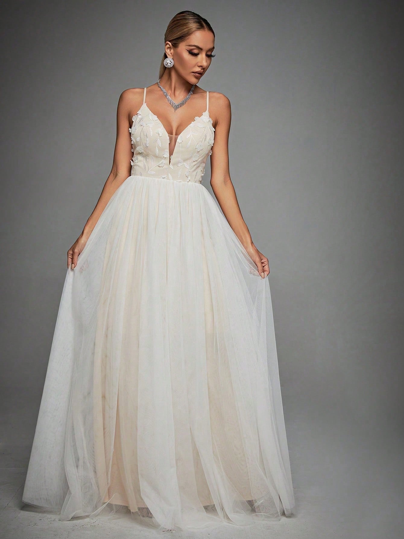 Floral Appliques Mesh Overlay Cami Wedding Dress Elegant Bridal Dress,Bride Spring