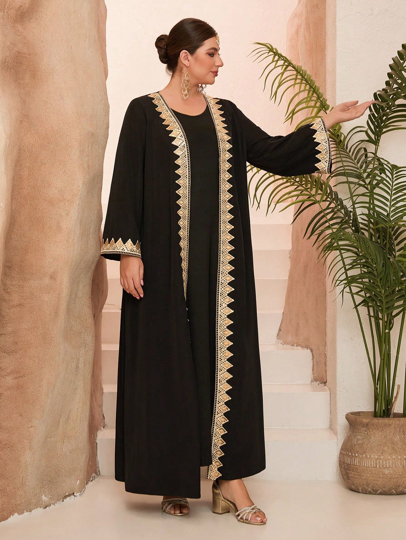Plus Size New Arrival,Large Women's Arabic Burqa,Long Sleeve,Gold Lace,Heavy Stitching,Satin Lacing, Robe (Not Included, Inside)