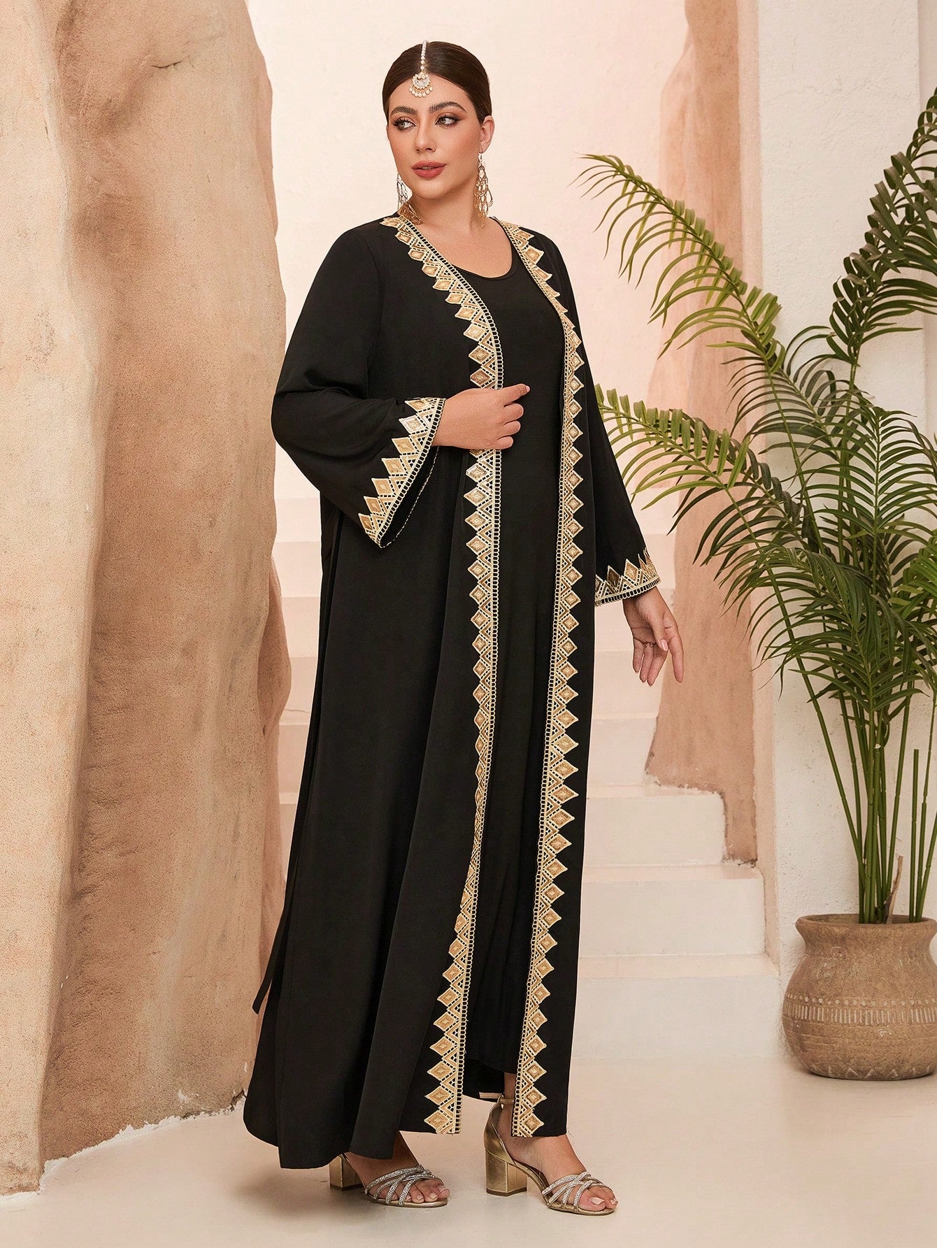 Plus Size New Arrival,Large Women's Arabic Burqa,Long Sleeve,Gold Lace,Heavy Stitching,Satin Lacing, Robe (Not Included, Inside)