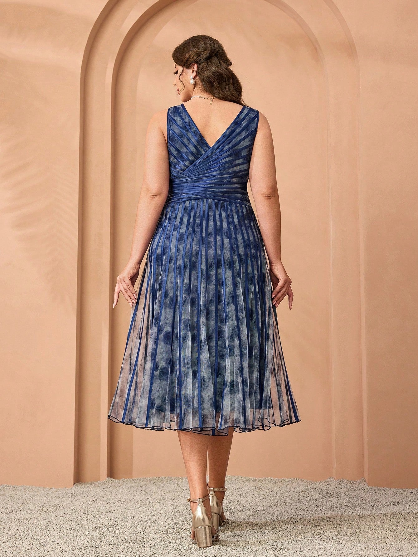 V-Neck Printed Ruffle Hem High-End Evening Gown