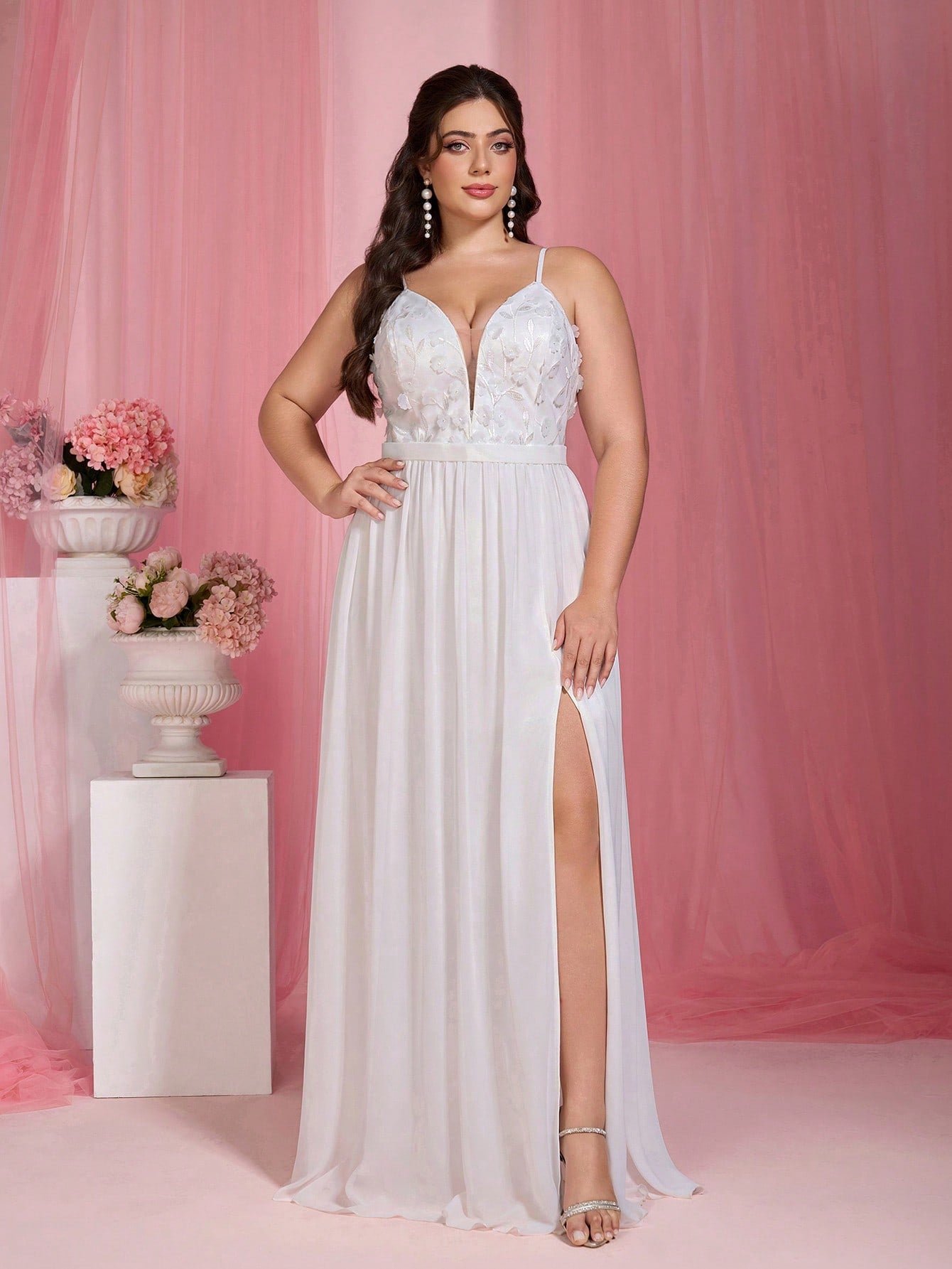 New V-Neck Elegant Plus Size Wedding Dress, 3D Floral Contrast Lace High Slit Design, Suitable For Wedding, Party, Church And Other Occasions Spring White
