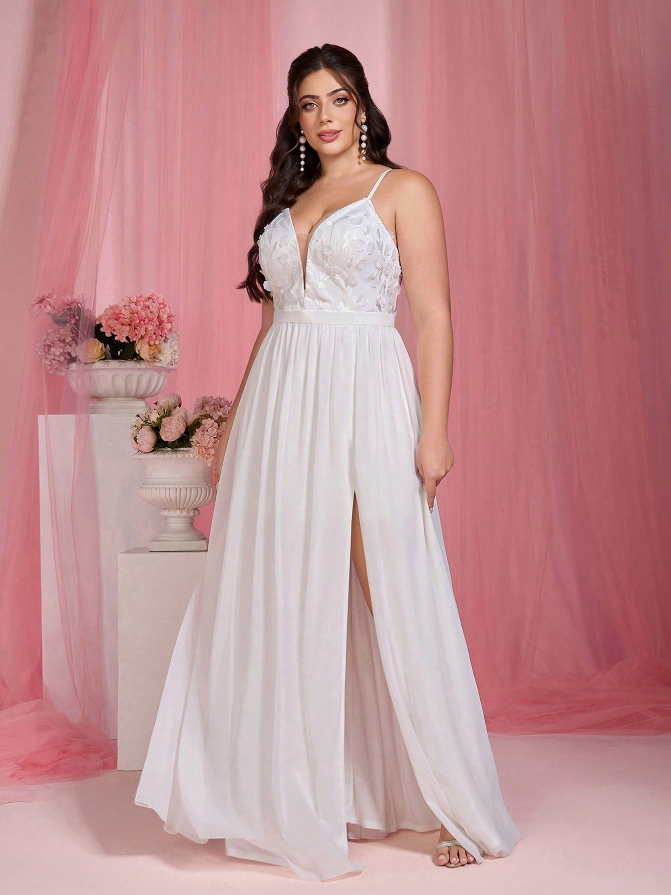 New V-Neck Elegant Plus Size Wedding Dress, 3D Floral Contrast Lace High Slit Design, Suitable For Wedding, Party, Church And Other Occasions Spring White
