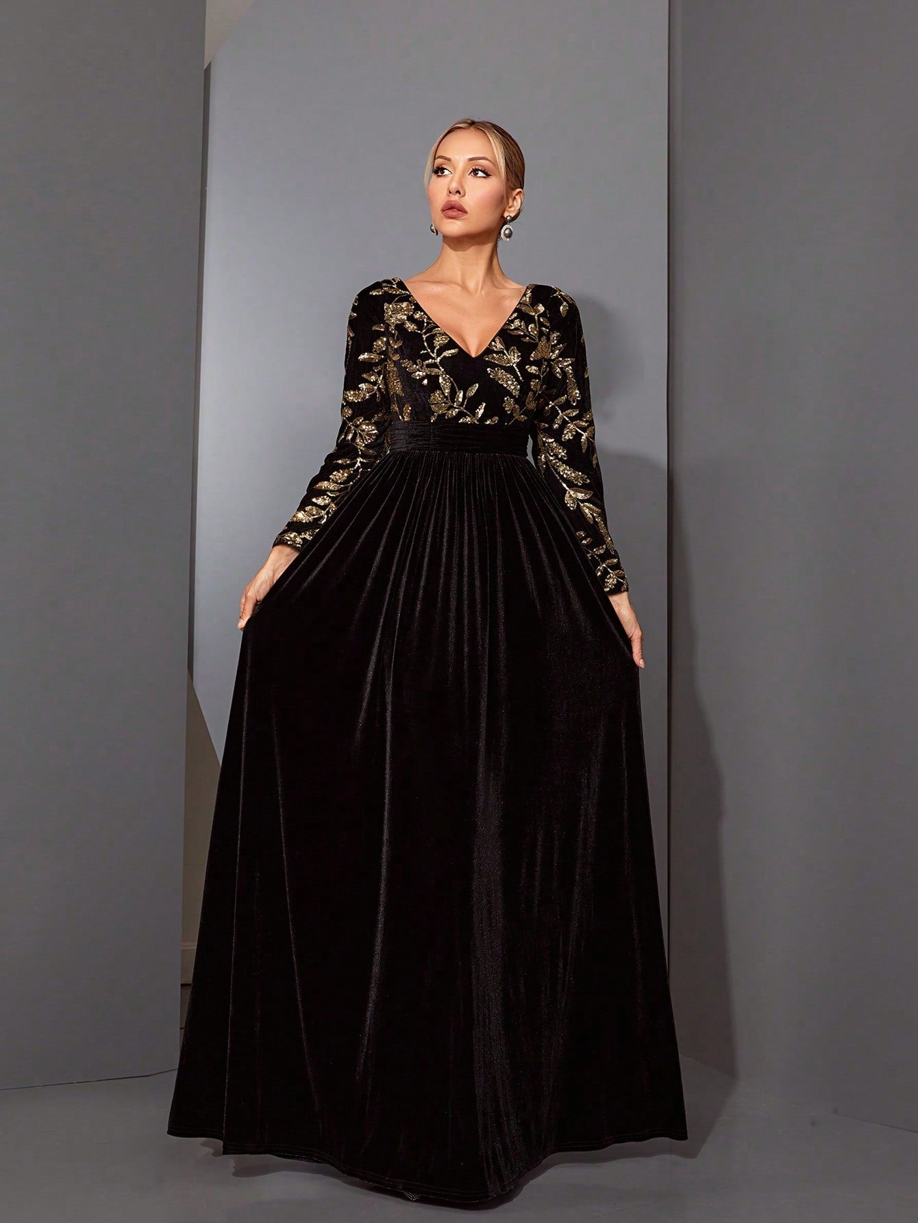 A Luxury Shiny High-Waisted Flared Long Sleeve Velvet Dress