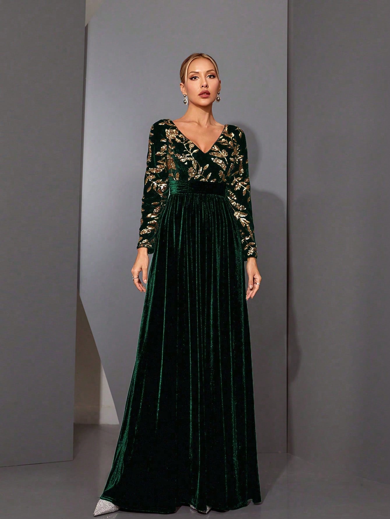 A Luxury Shiny High-Waisted Flared Long Sleeve Velvet Dress