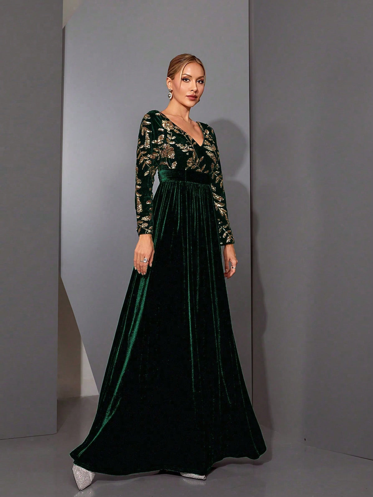 A Luxury Shiny High-Waisted Flared Long Sleeve Velvet Dress