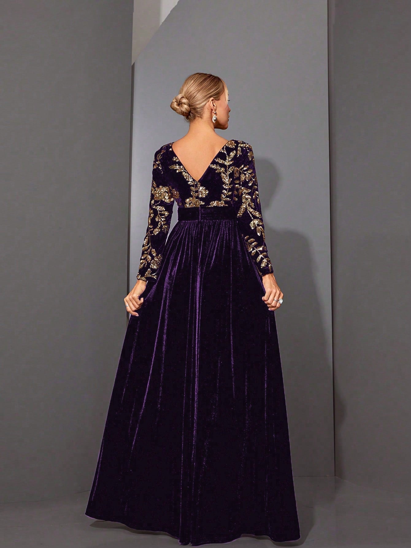 A Luxury Shiny High-Waisted Flared Long Sleeve Velvet Dress