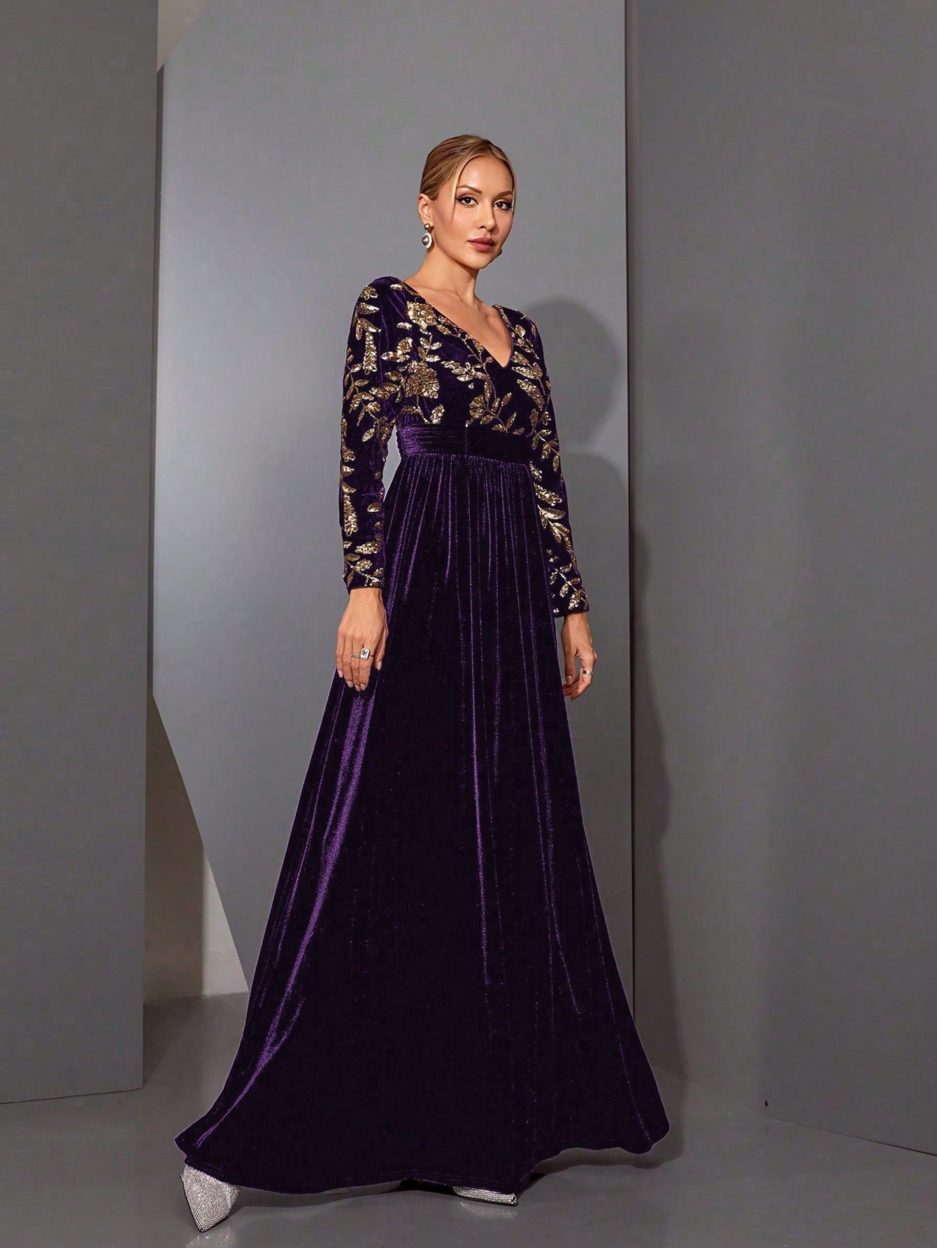 A Luxury Shiny High-Waisted Flared Long Sleeve Velvet Dress
