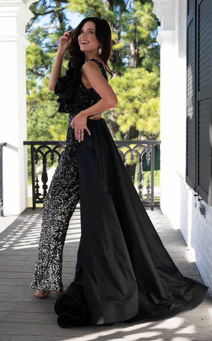 Elegant women's long dress